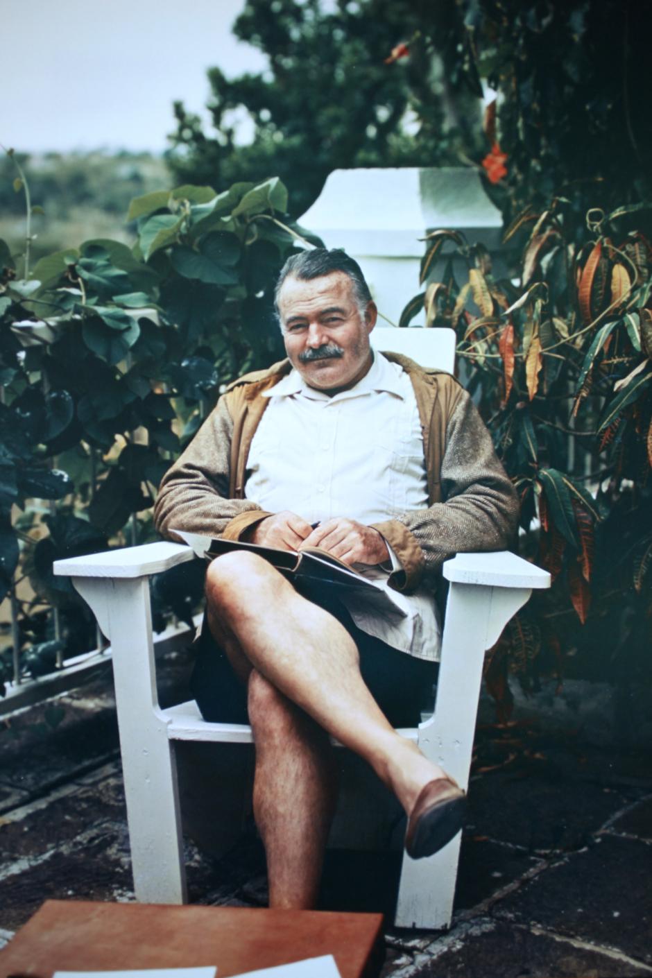 Ernest Hemingway en su casa de La Habana en 1948 
(
