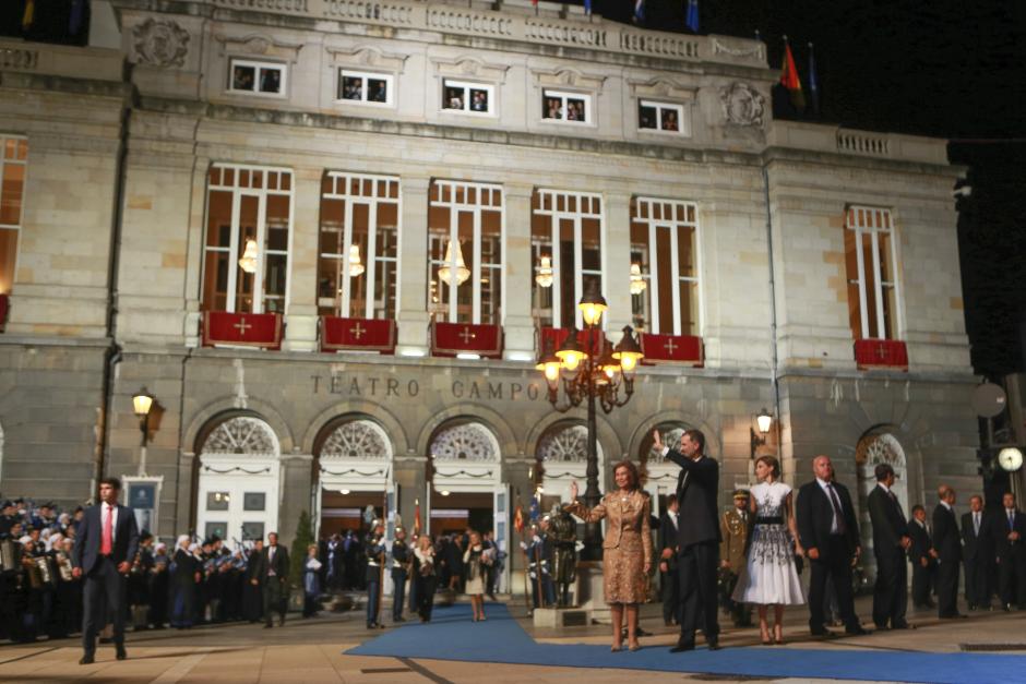 Spanish Kings Felipe VI and Letizia with Queen Sofia of Greece during the Princess of Asturias Awards 2017 in Oviedo, on Friday 20th October 2017
En la foto teatro Campoamor