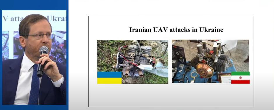 Herzog junto a otra de las diapositivas con las que trató de demostrar el uso de drones suicidas de Irán en Ucrania