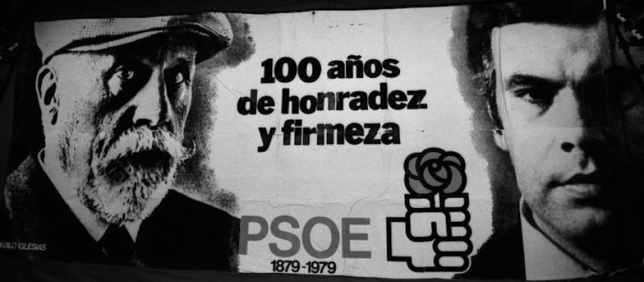 Cartel electoral de la Transición donde salen los rostros de Pablo Iglesias Posse, fundador del PSOE, y del entonces candidato Felipe González