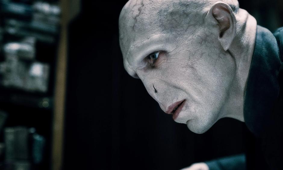 Ralph Fiennes interpreta a Lord Voldemort en la saga de 'Harry Potter' basada en los libros homónimos de J. K. Rowling