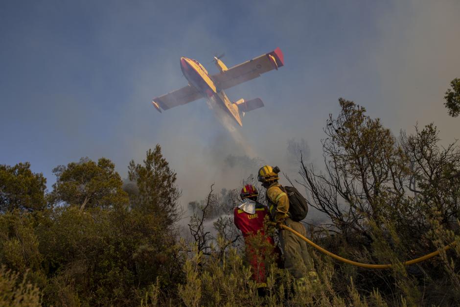 En otras regiones, como Aragón (Foto: incendio de Nonaspe), no tienen reparos en reconocer y agradecen la ayuda militar