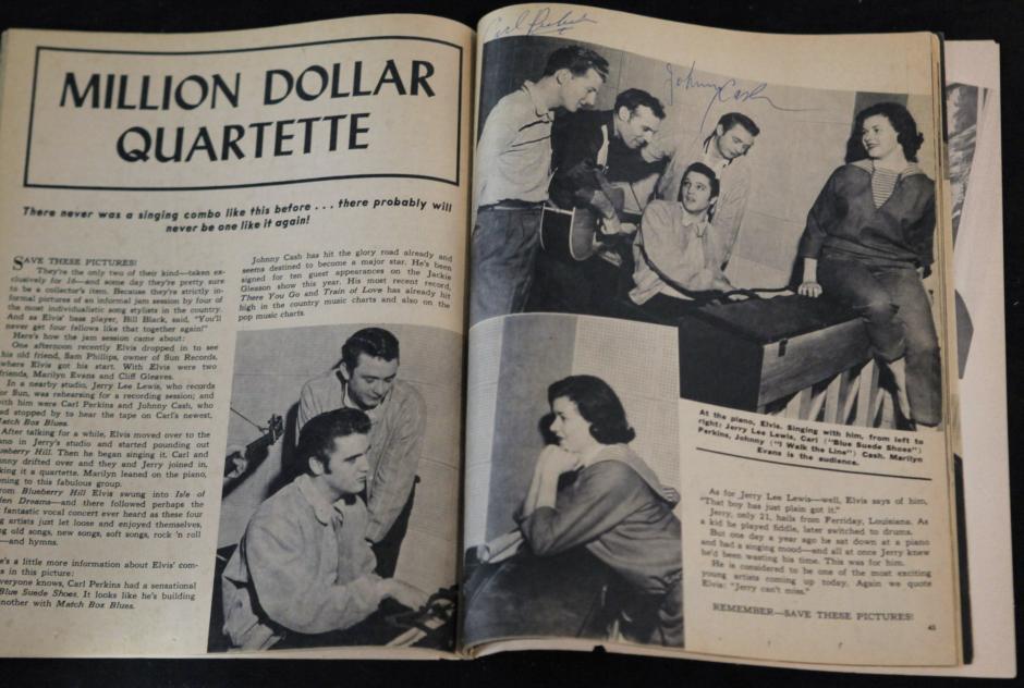 Un ejemplar del Sixteen Magazine y el artículo de 'El Cuarteto del Millón de Dólares', con Jerry Lee Lewis, Carl Perkins, Elvis Presley y Johnny Cash