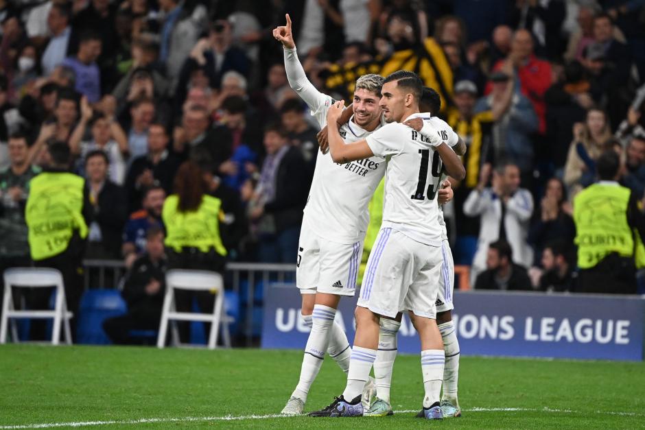 Valverde celebra su gol junto a Ceballos