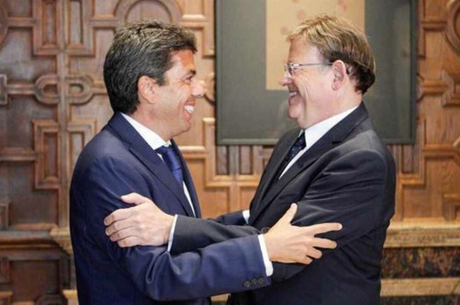Carlos Mazón y Ximo Puig se saludan.