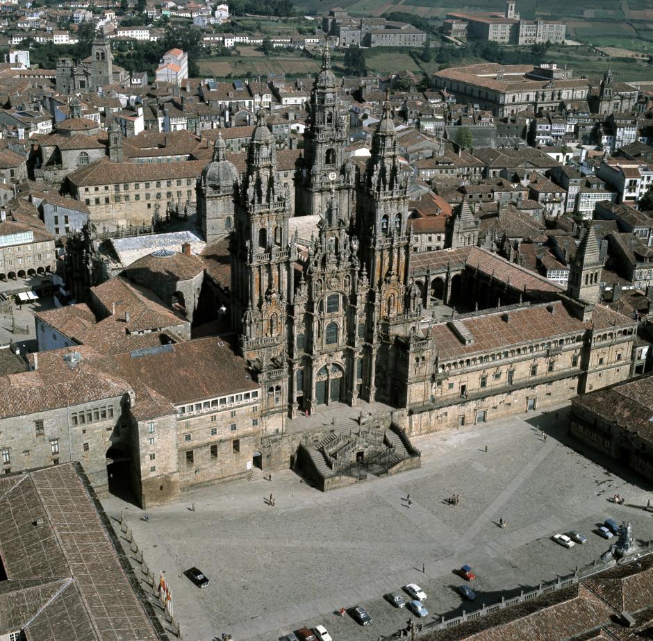 LA CORUÑA
SANTIAGO DE COMPOSTELA
VISTA AEREA DE LA CATEDRAL Y PLAZA DEL OBRADOIRO EN EL AÑO 1968