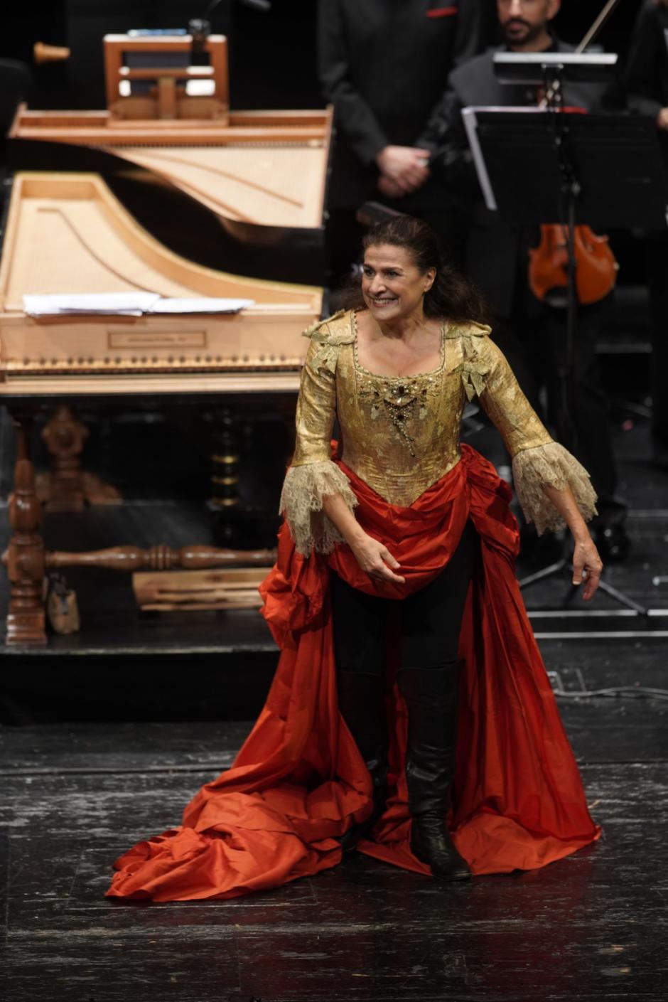 Cecilia Bartoli en los saludos finales de su actuación en el Teatro Real