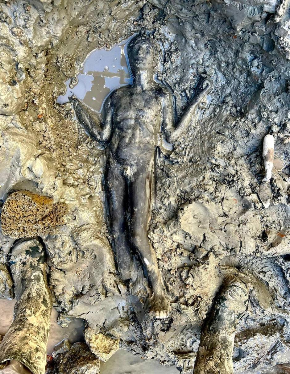Una de las estatuas encontradas en el yacimiento de las antiguas termas de San Casciano dei Bagni