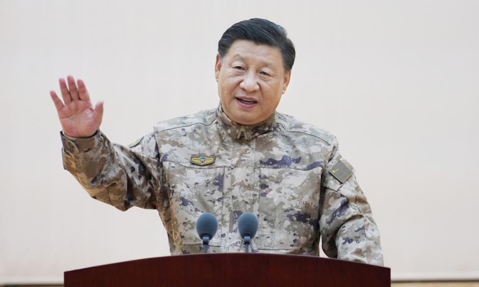 Xi Jinping con uniforme militar