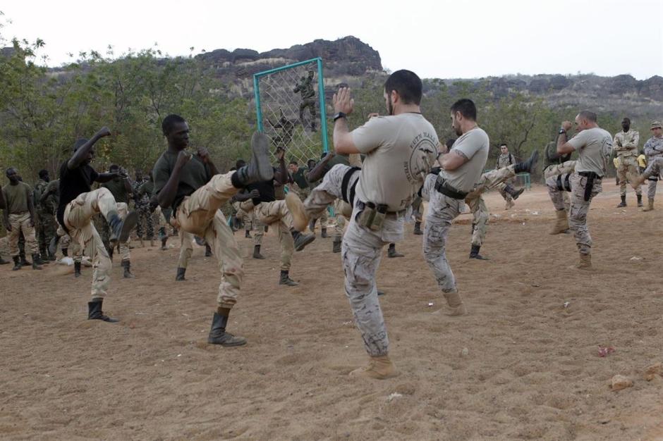 Un momento de la formación del Ejército de Mali por parte de soldados españoles