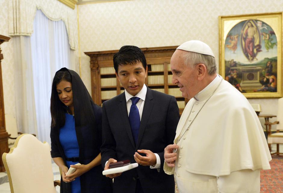 El Papa Francisco con el presidente de Madagascar, Andry Nirina Rajoelina