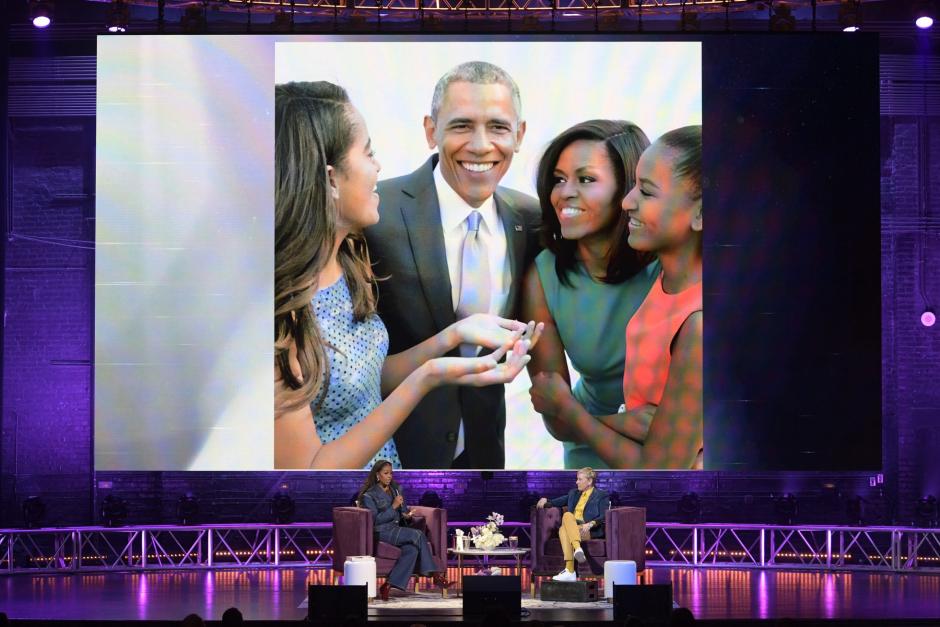 Michelle Obama y Ellen DeGeneres, en un momento del acto celebrado en Washington para presentar el libro de memorias de la primera