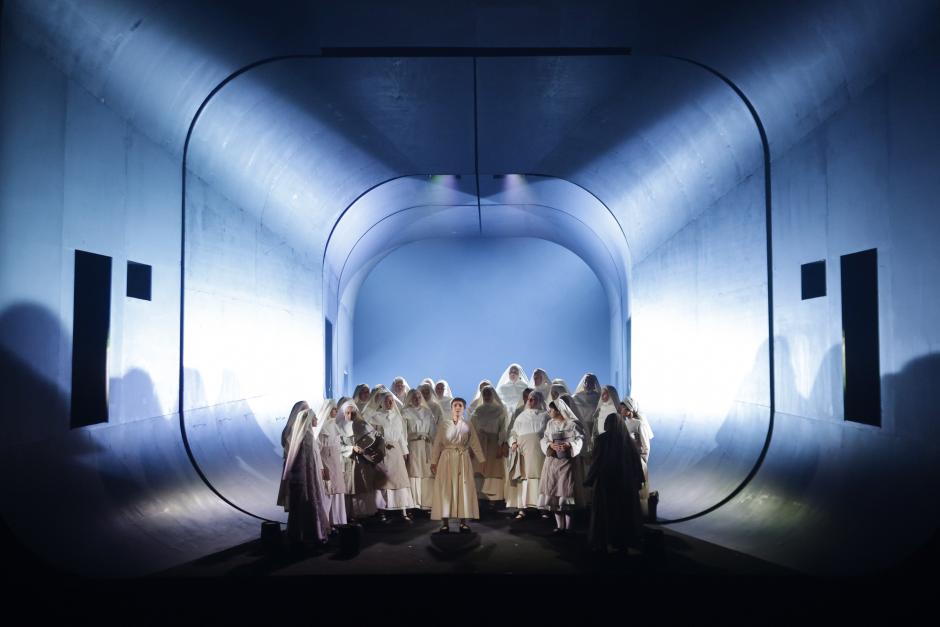 El Gran Teatre del Liceu presentó hoy la producción de Lotte de Beer de la ópera 'Il trittico', con 38 personajes