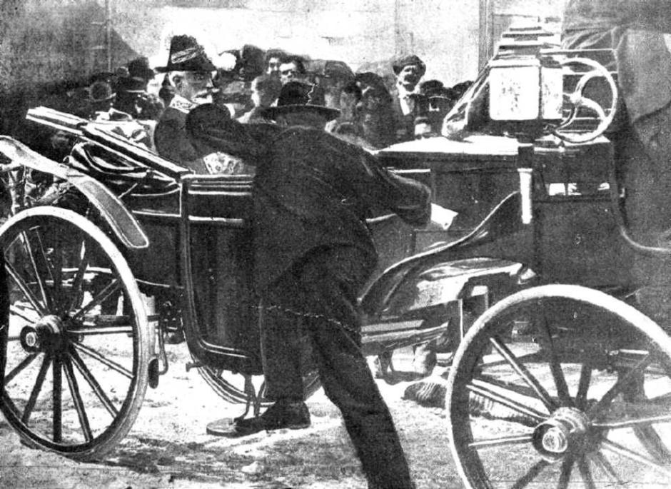 Imagen del atentado contra Antonio Maura en Barcelona, en 1904