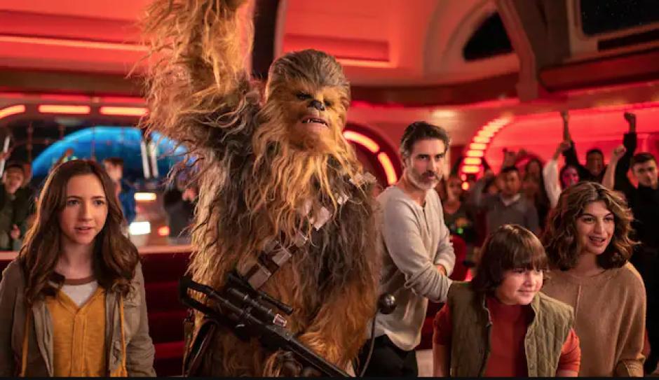 Chewbacca es uno de los personajes estrella de la experiencia inmersiva Star Wars: Galactic Starcruiser