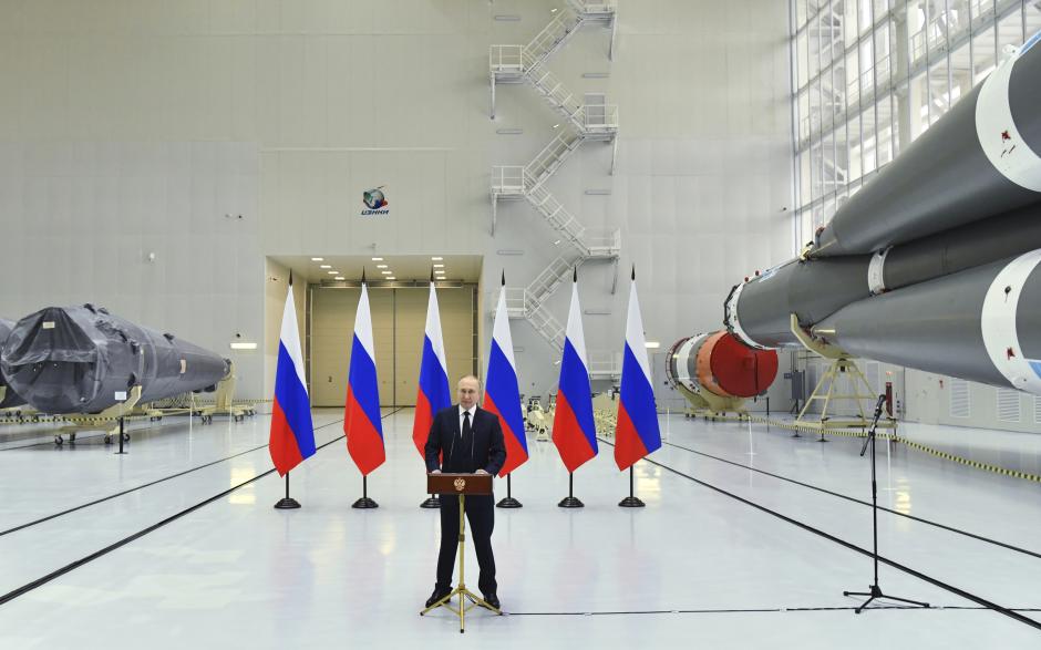 Vladimir Putin, durante sus visitas al cosmódromo de Vostochny en la región de Amur, Tsiolkovsky, Rusia, el martes 12 de abril de 2022
