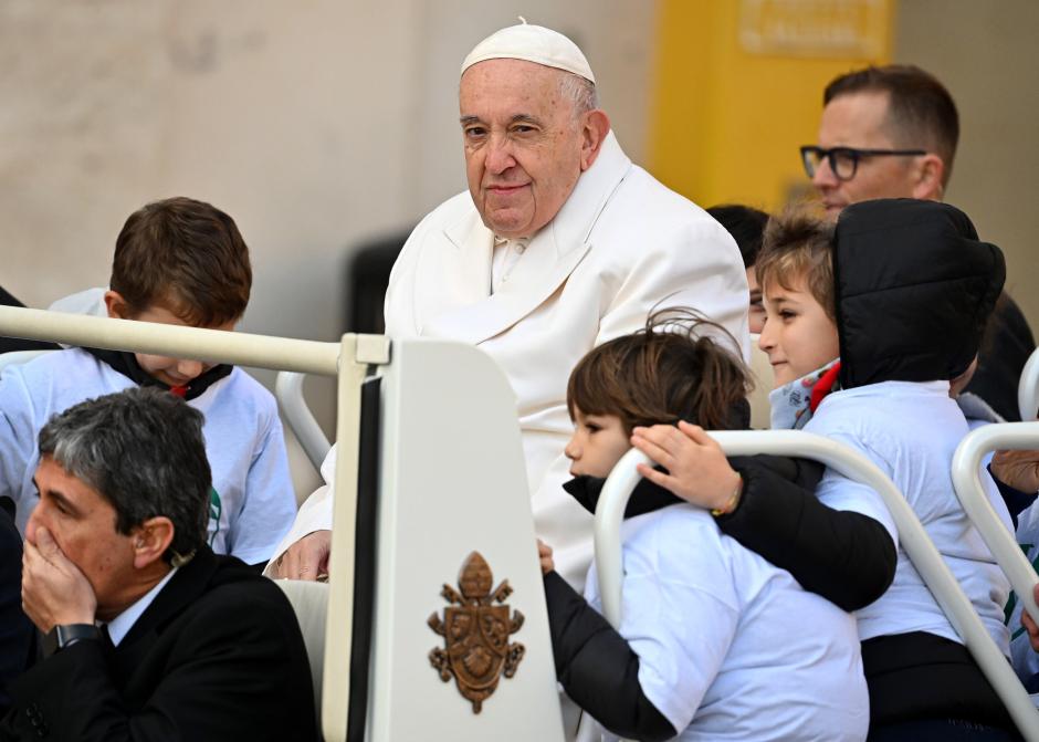 Vatican City (Vatican City State (holy See)), 30/11/2022.- Pope Francis leaves with the popemobile after the weekly general audience in Saint Peter's Square, Vatican City, 30 November 2022. (Papa) EFE/EPA/ETTORE FERRARI ITALY OUT