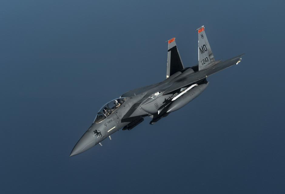 Un F-15 estadounidense en el cielo de Polonia