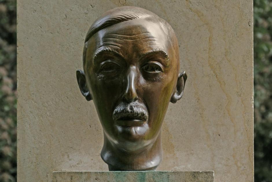 Escultura de Stefan Zweig en los Jardines de Luxemburgo de París