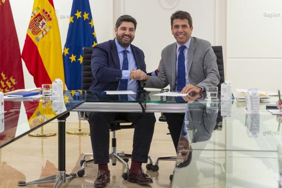 El presidente murciano, Fernando López Miras, y el de la Diputación de Alicante, Carlos Mazón.