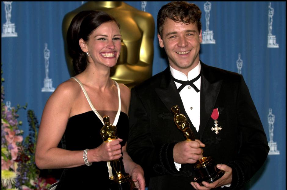 Julia Roberts y Russell Crowe, ganadores del Oscar en 2001