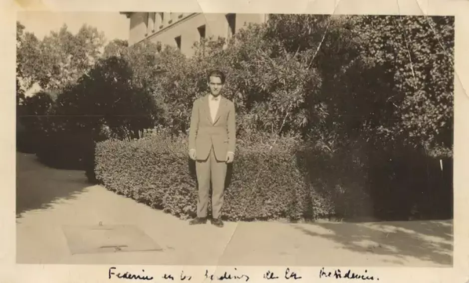 Federico García Lorca posa en la Residencia de Estudiantes de Madrid en 1919, recién ingresado