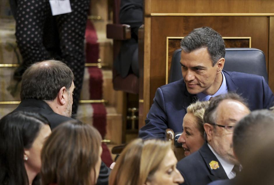 Pedro Sánchez, con Oriol Junqueras en el Congreso de los Diputados