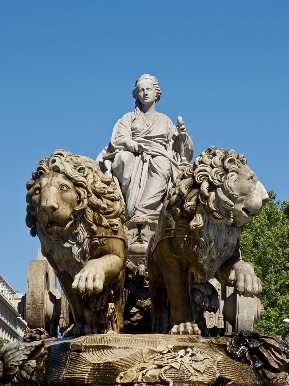 Diosa y leones de la Fuente de Cibeles de frente