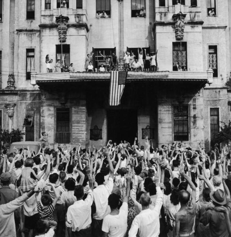 Liberación de los internos frente al edificio principal de la UST por parte de los estadounidenses en febrero de 1945
