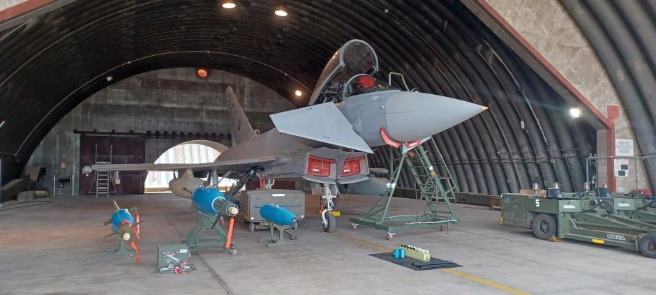 Un Eurofighter del Ala 14 con bombas EGBU y GBU, misiles Iris T y Amraam  y Meteor