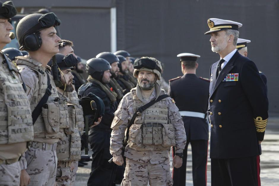 El Rey Felipe VI, durante su visita a las instalaciones del Tercio de Armada (TEAR) y del Tercio Sur (TERSUR)