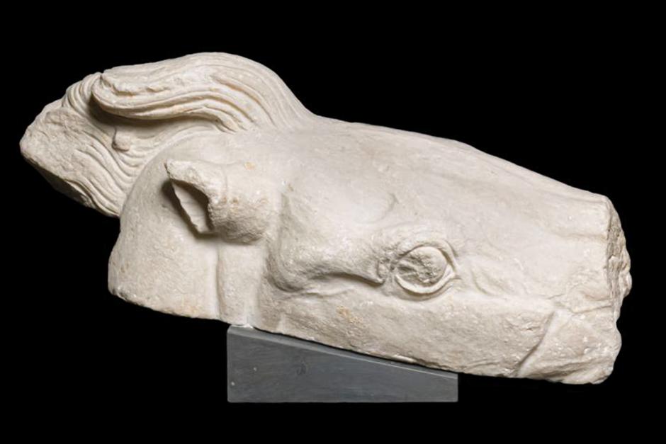La cabeza de uno de los caballos, del frontón occidental del Partenón