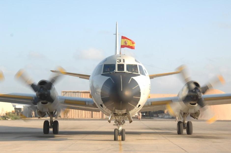 El P-3 Orion con una bandera de España