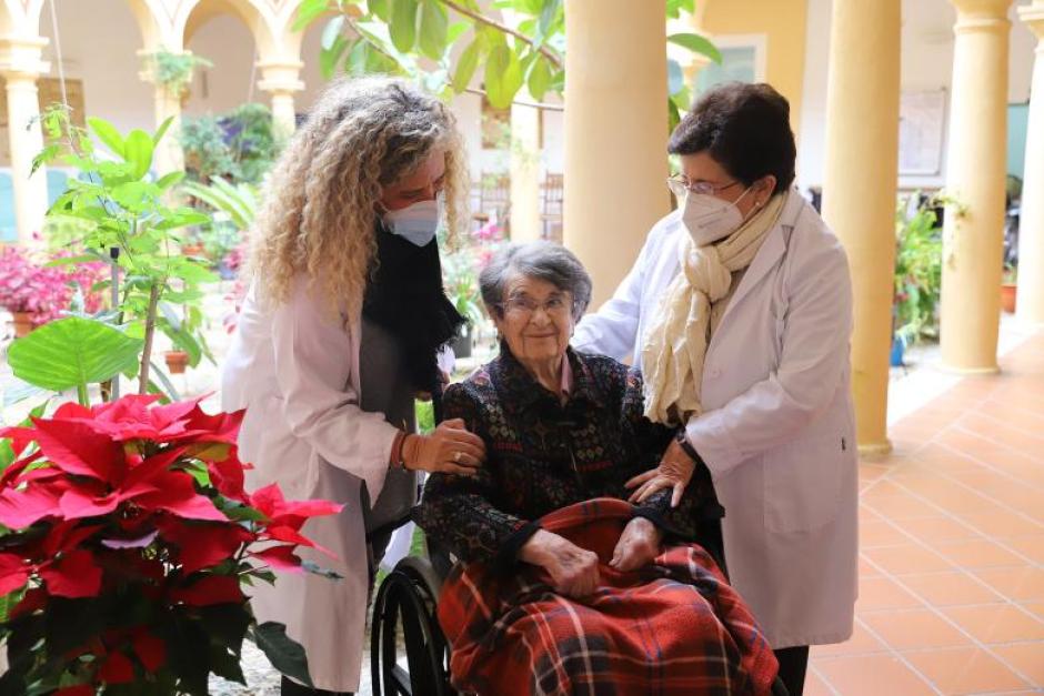 Lourdes Campos,  Carmen Valls y Mercedes González