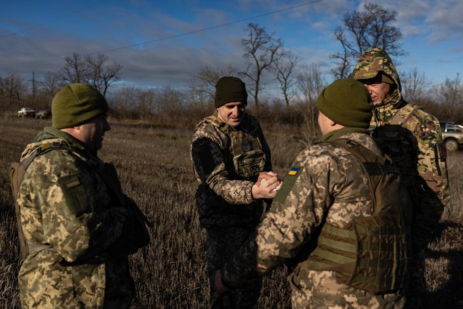 Ukrainian servicemen shake hands after firing with a CAESAR self-propelled howitzer towards Russian positions in eastern Ukraine on December 28, 2022. (Photo by Sameer Al-DOUMY / AFP)