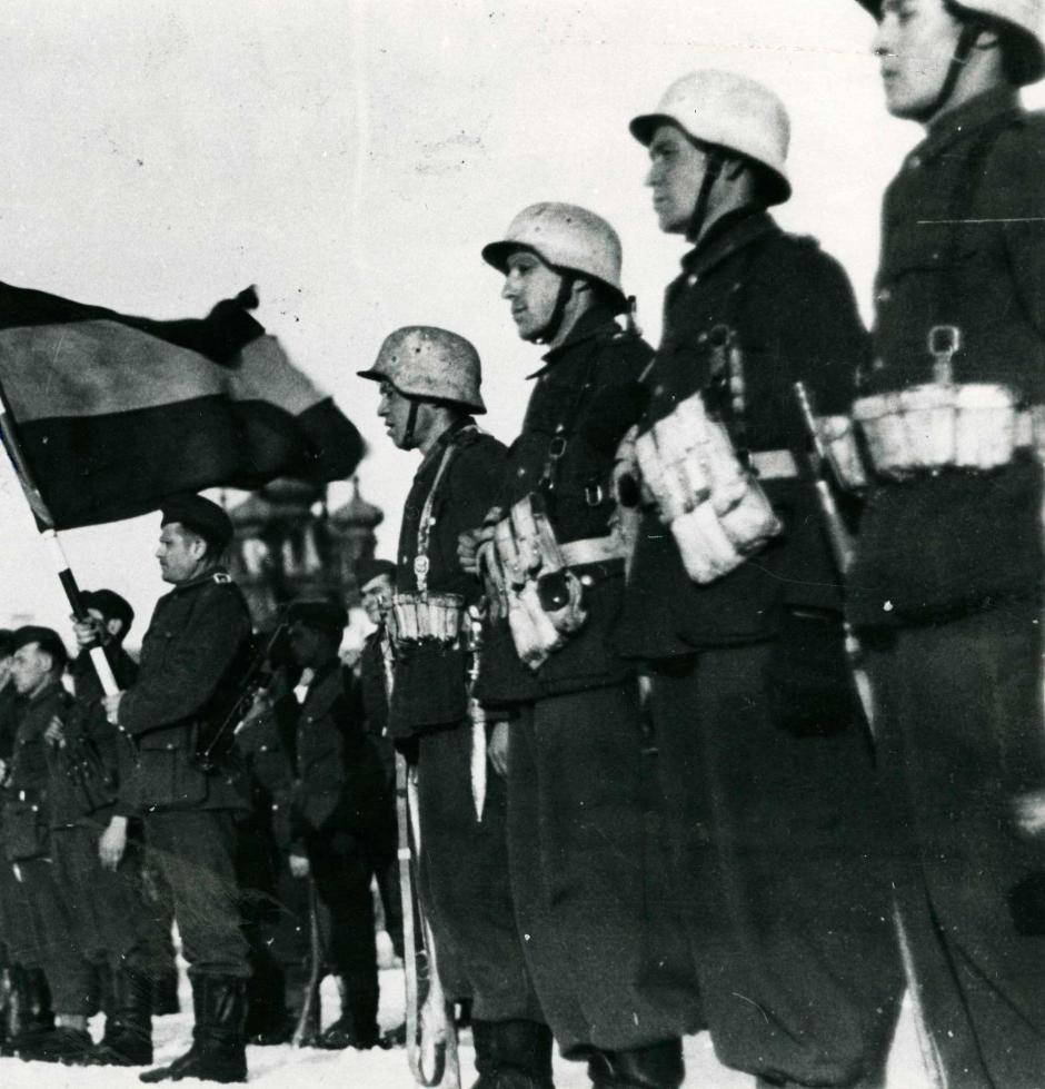 Soldados de la División Azul en puesto de mando de Prokrowskaja, URSS