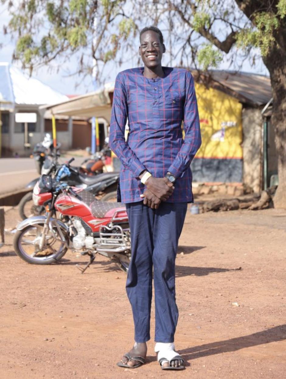 As Es El Hombre M s Alto Del Mundo Sulemana Abdul Samed Es De Ghana 