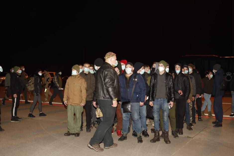 Llegada de 225 militares ucranianos a la base aérea de Torrejón de Ardoz
