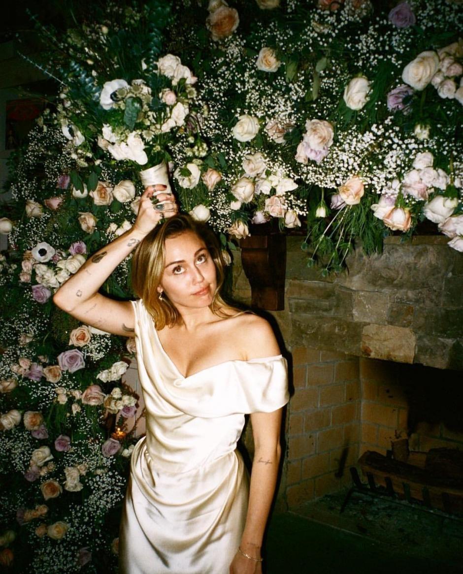 Imagen de la boda de Miley Cyrus, cuya principal decoración fueron las flores
