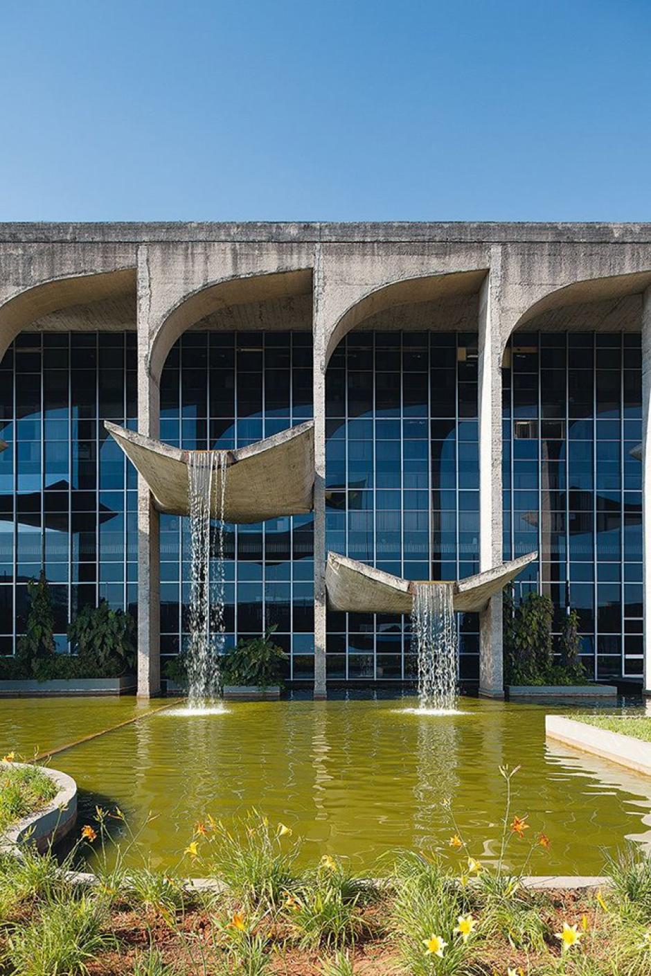 Los arcos del Palacio de Justicia son una reinterpretación contemporánea de la arquitectura gótica.