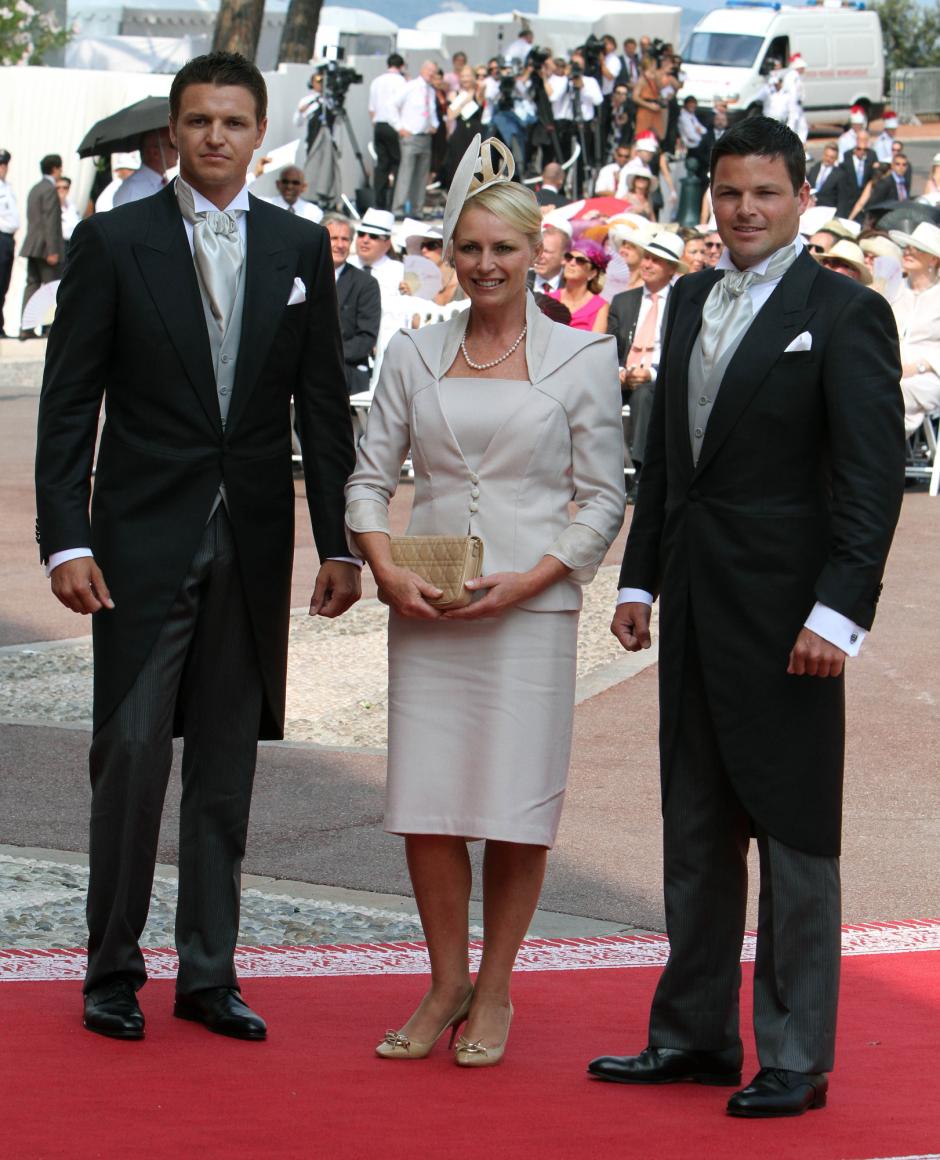 Su hermano Gareth se mudó con ella a Mónaco cuando se casó con el Príncipe Alberto