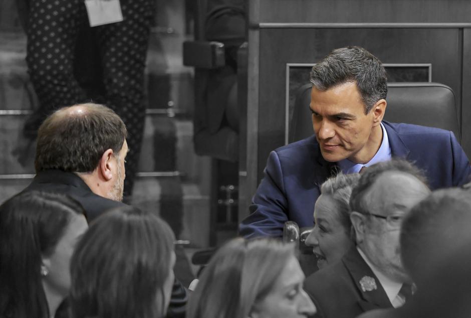 Pedro Sánchez, con Oriol Junqueras en el Congreso de los Diputados