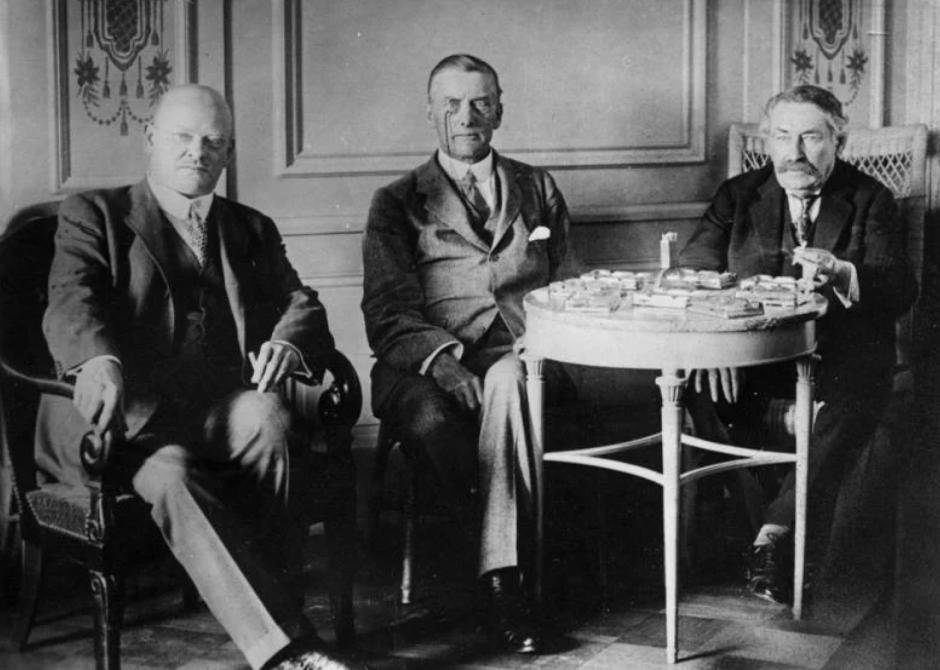 Gustav Stresemann, Austen Chamberlain y Aristide Briand en Locarno