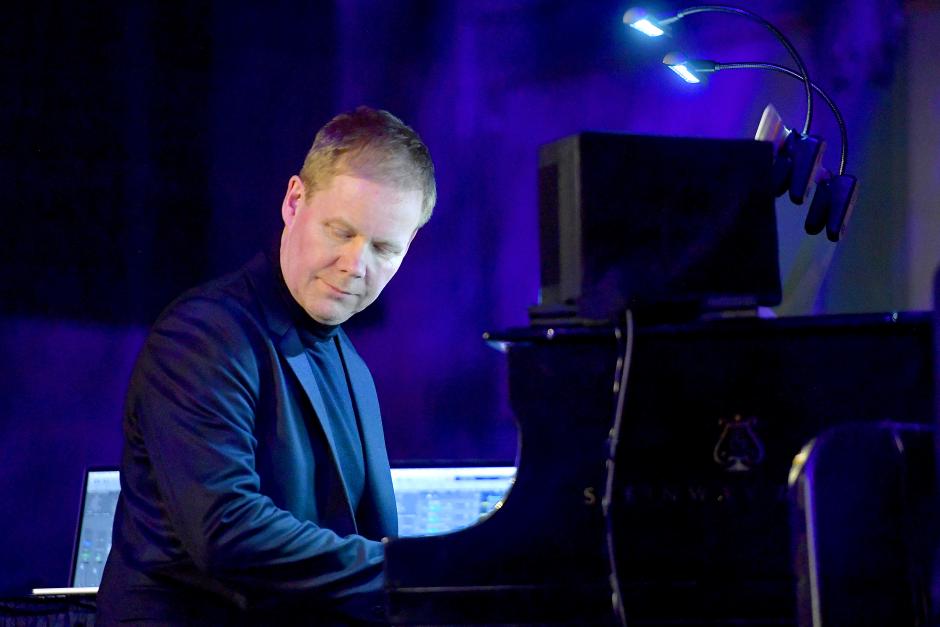 El compositor y pianista Max Richter actúa en el festival Sundance 2020