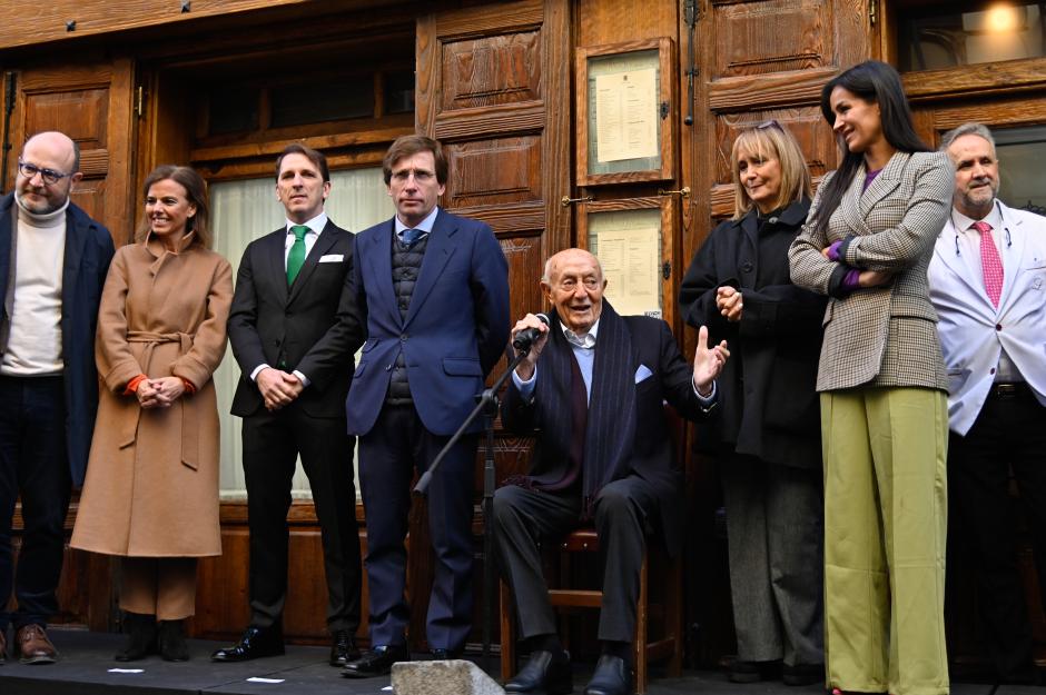 Jose Luis Martinez Almeida and Begoña Villacis during a Lucio Blazquez tribute in Madrid on Tuesday, 7 February 2023.