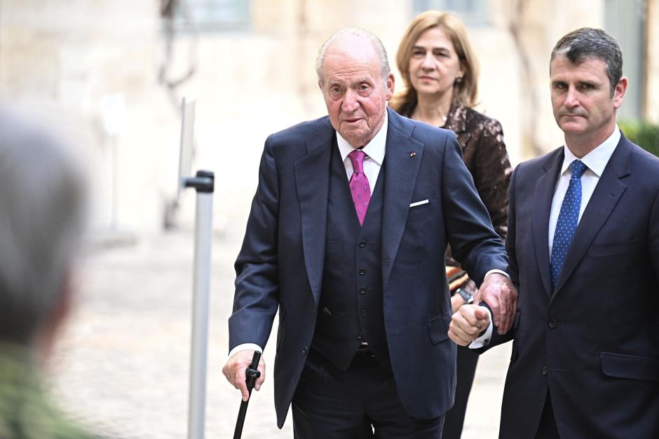 Former Spain's King Juan Carlos with Infanta Cristina arrives at the Institut de France to attend a ceremony during which MarioVargasLlosa, will be inducted into the Academie Francaise (French Academy) as an 'Immortal' member, in Paris, France, February 9, 2023.