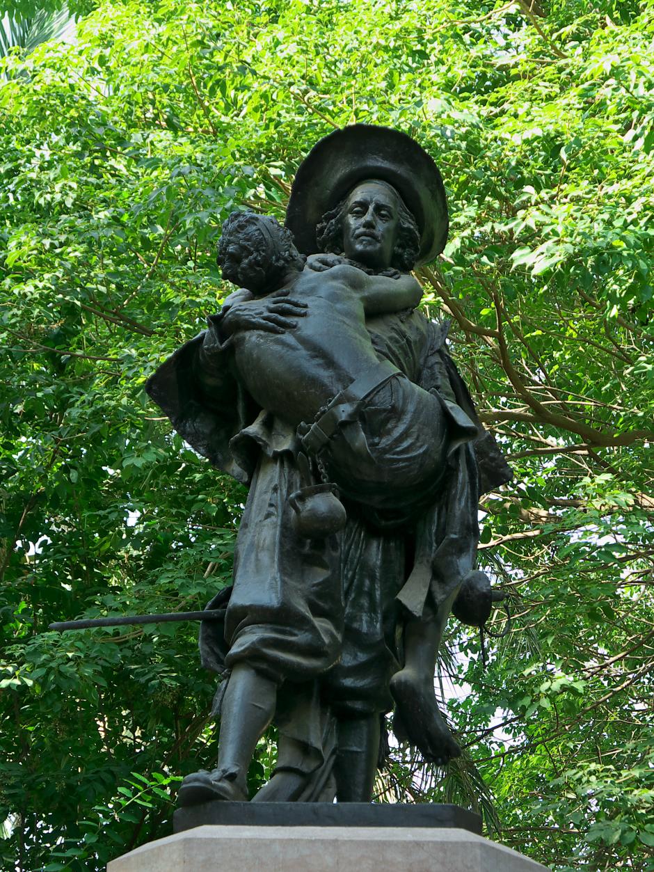 Estatua de Miguel de Mañara en los jardines de la Caridad en Sevilla obra del escultor Antonio Susillo