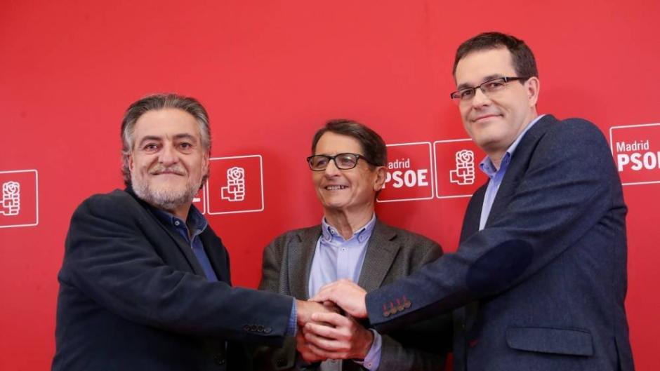 Chema Dávila junto a los candidatos socialistas Pepu Hernández y Manuel de la Rocha