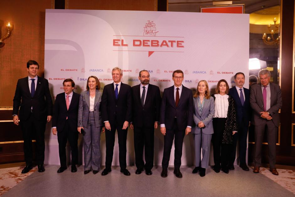Asistentes de El Debate con... Alfonso Rueda al finalizar el acto en el hotel Four Seasons de Madrid