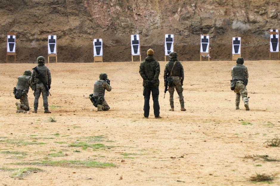 Prácticas de tiro en el campo de entrenamiento de Toledo